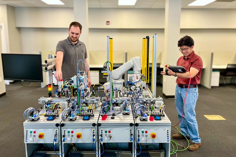 MSU students work in an industrial technology lab